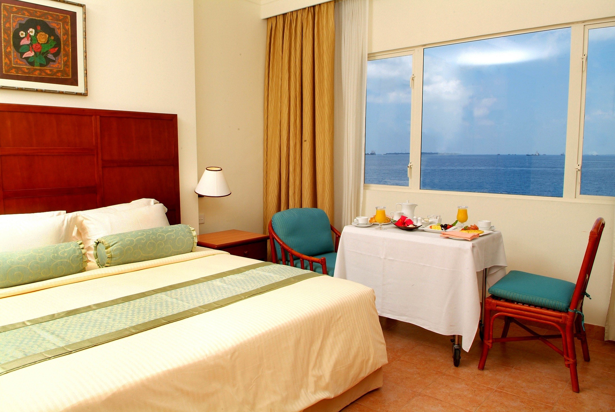 Hulhule Island Hotel :: Island Holidays Maldives